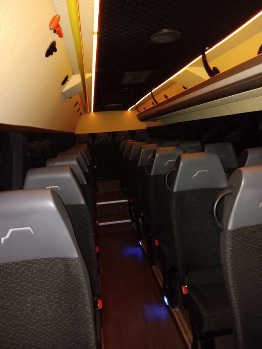 Przewóz osób wycieczki przewozy pracownicze wesela lotniska