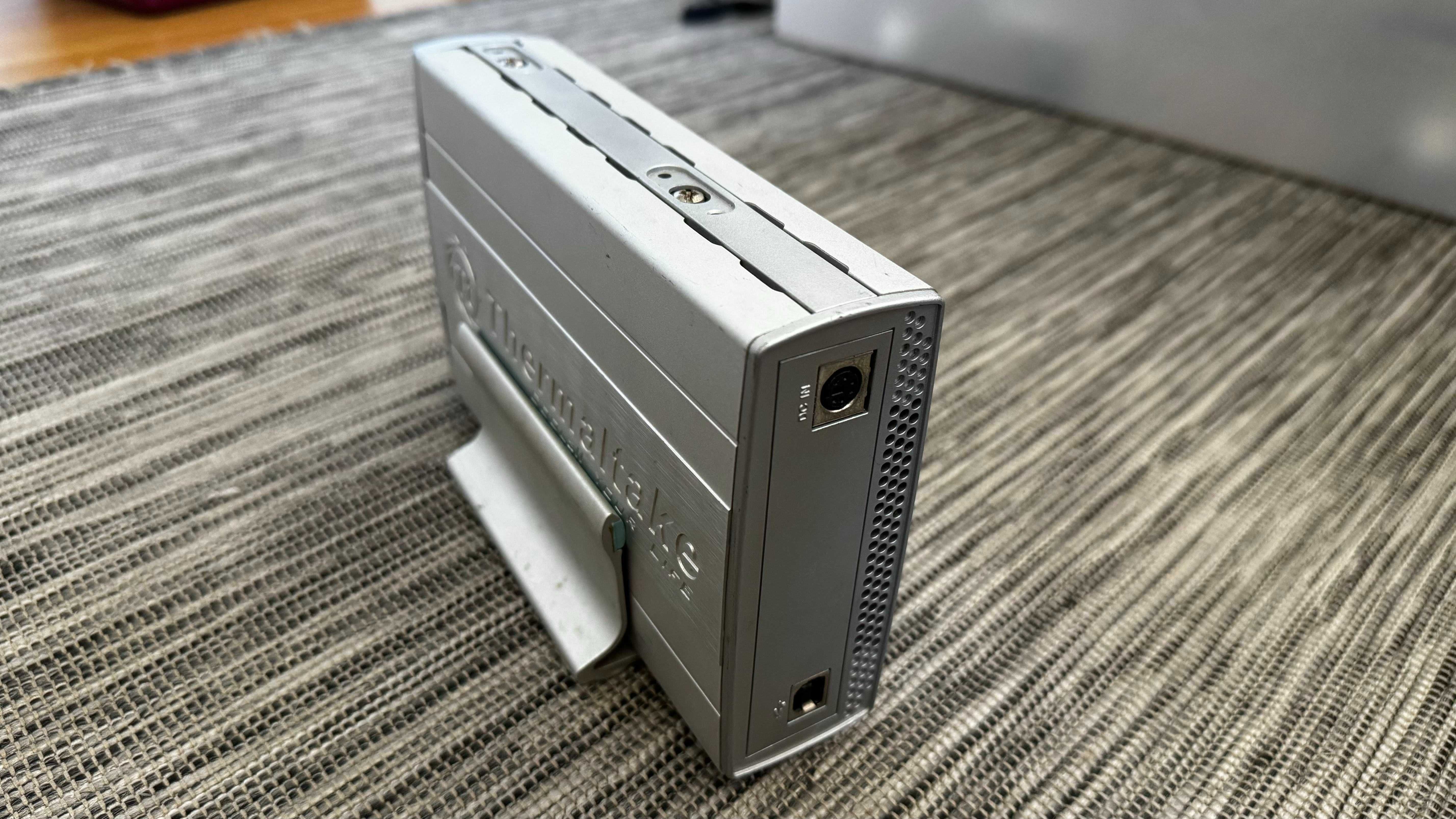 Thermaltake Disco Externo 3.5 ATA USB2.0 Com Disco 250GB