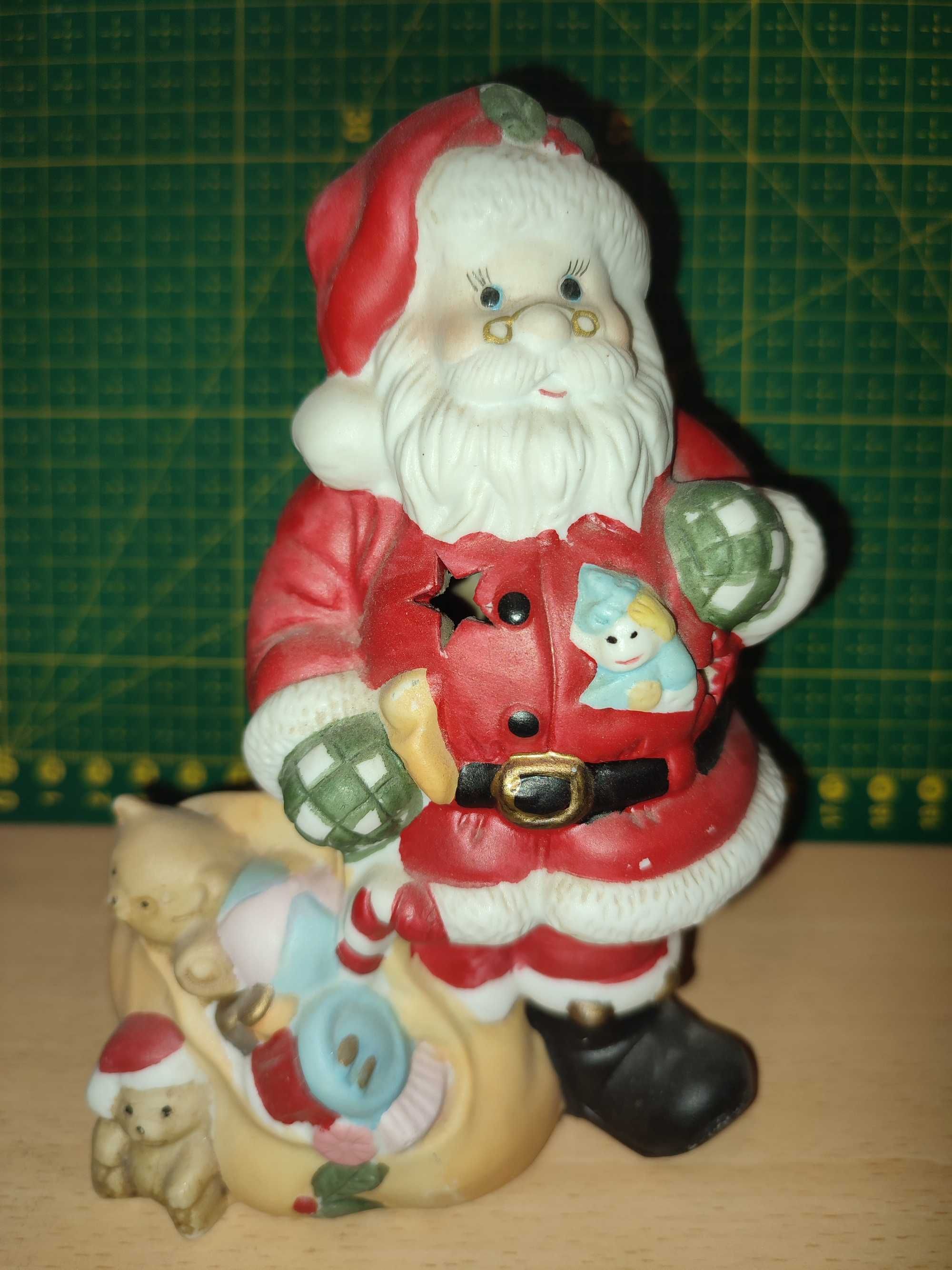 Новый Год Дед Мороз Елка Санта Клаус свечи игрушки подарки.