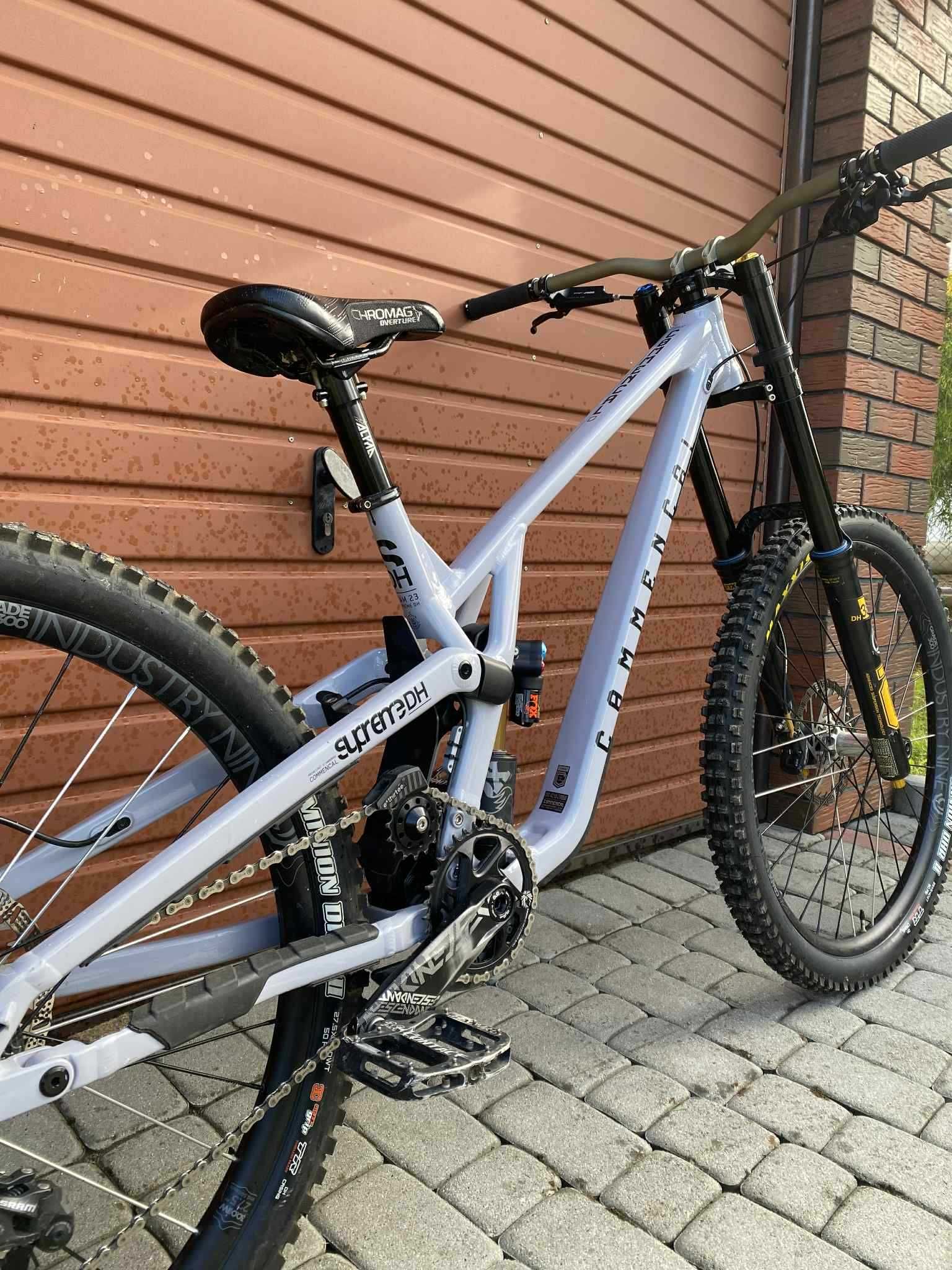 Commencal supreme v5 L