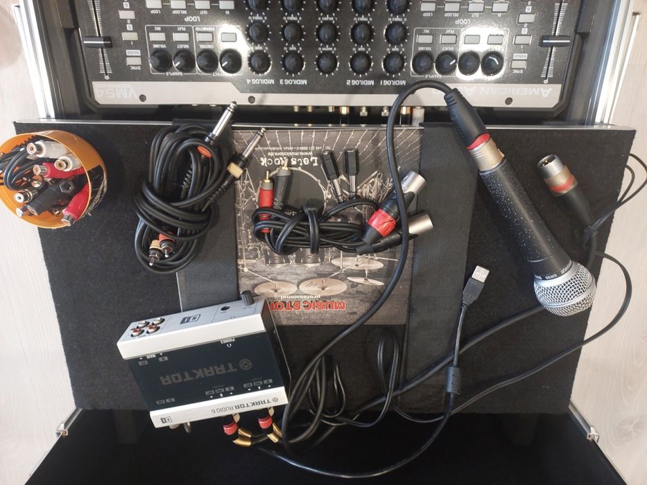 Material Dj controlador / placa de som/ mala/microfone/ cabos