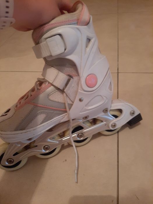 Damskie rolki różowe.