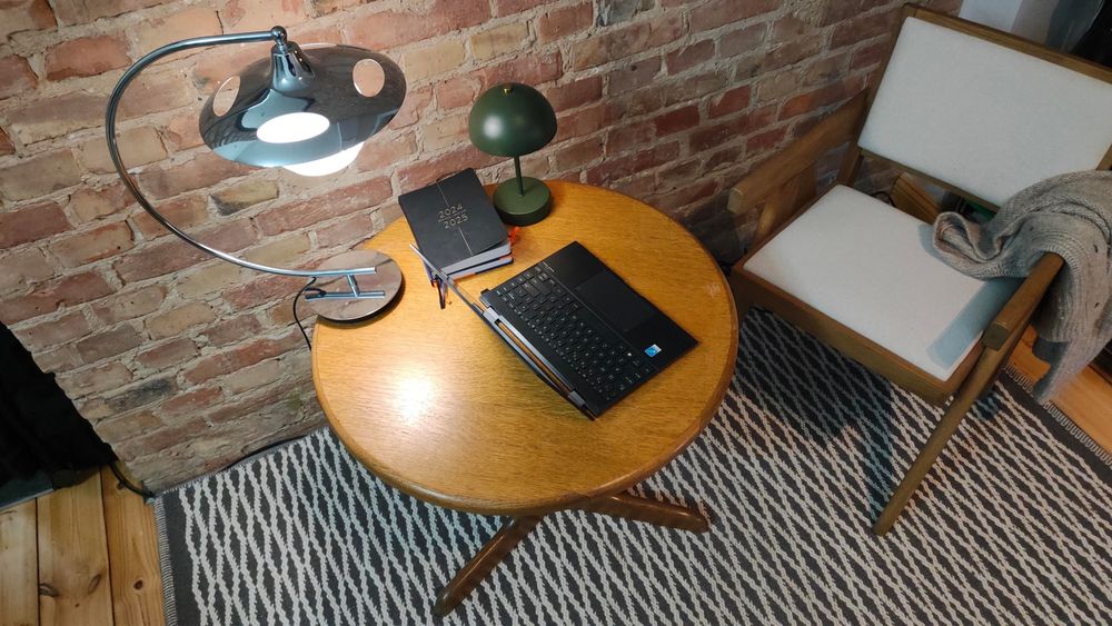 Stolik okrągły drewniany retro fornir dębowy