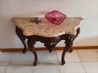 Móvel de entrada de madeira rubusta com espelho vintage