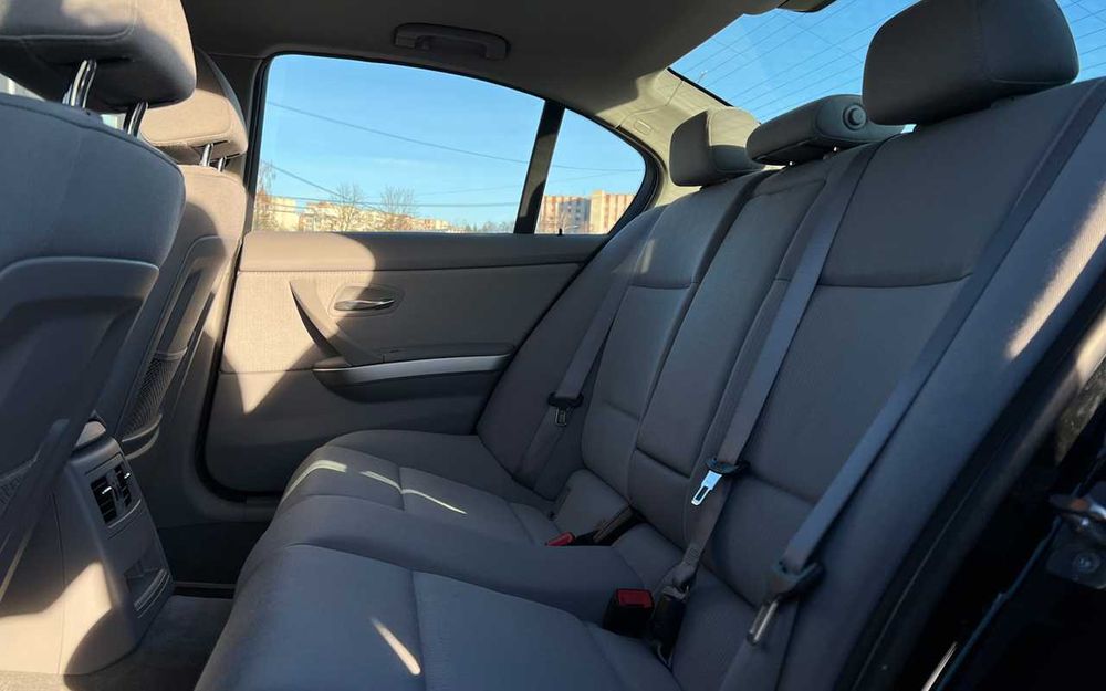 BMW 320 I 2010 рік