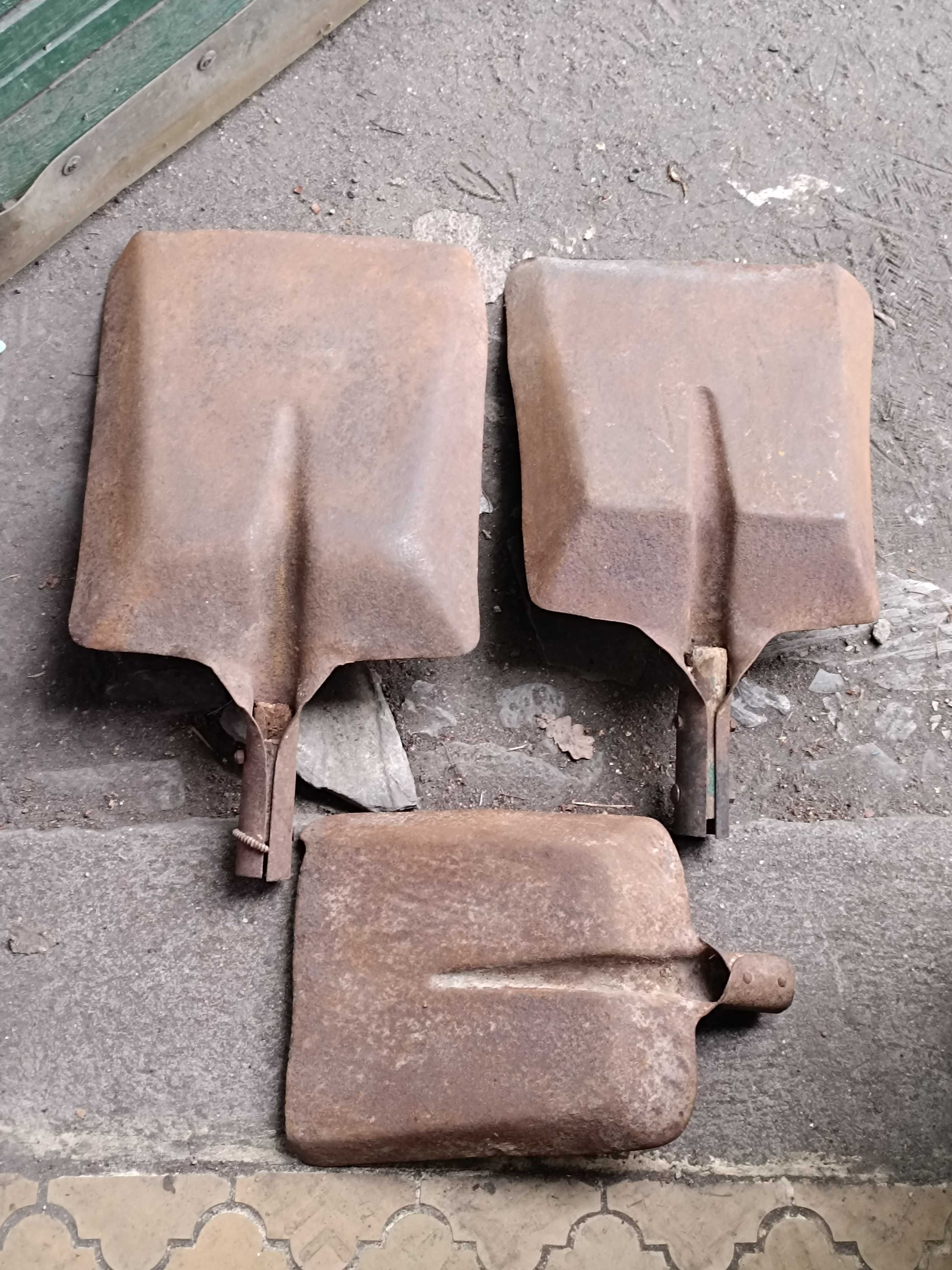 Łopaty metalowe.
