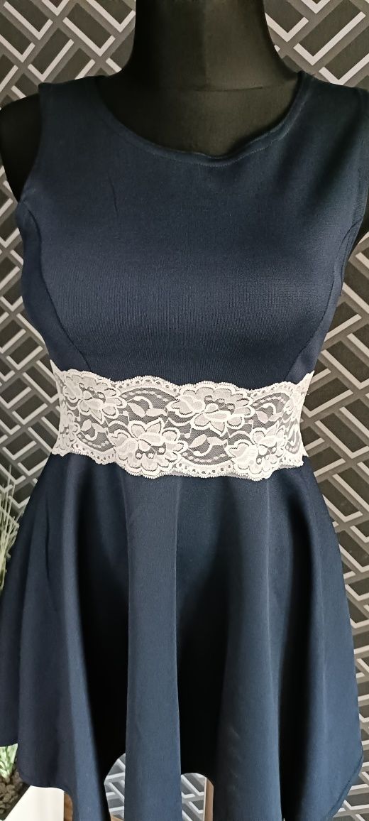 Granatowa sukienka koronka