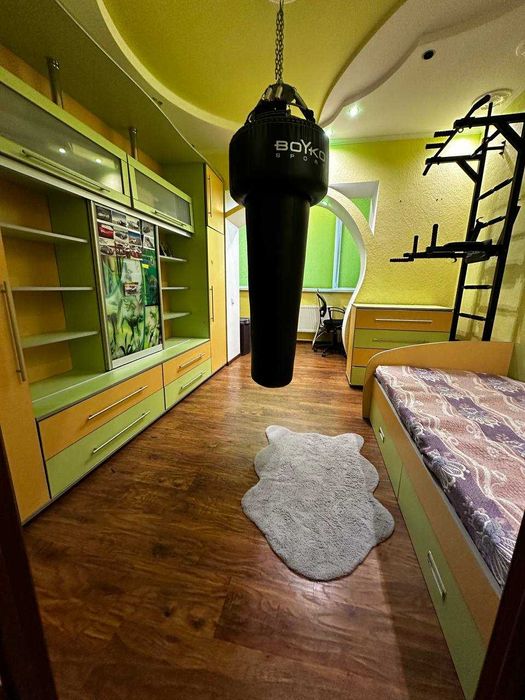 3к квартира на Південно-Заході з меблями і технікою!Гарний ТОРГ!