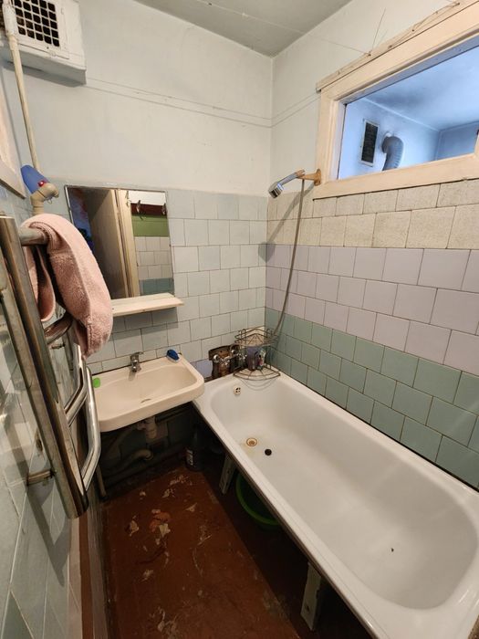 Продам 2 кімнатну вул. Пулюя