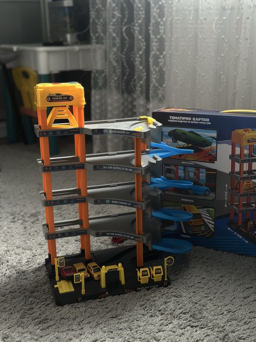 Дитячі іграшки, авто паркінг.