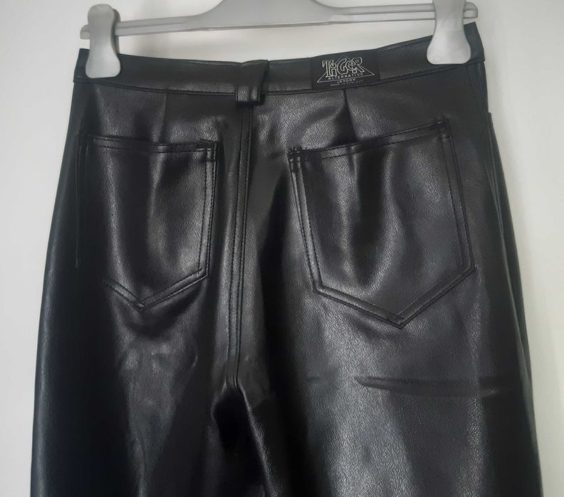 Calças Boca de Sino Napa Preta Tiger Alternative London Estimadas