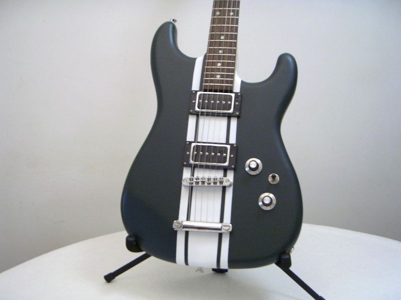 Guitarra nova, JMS modelo único, British racing green