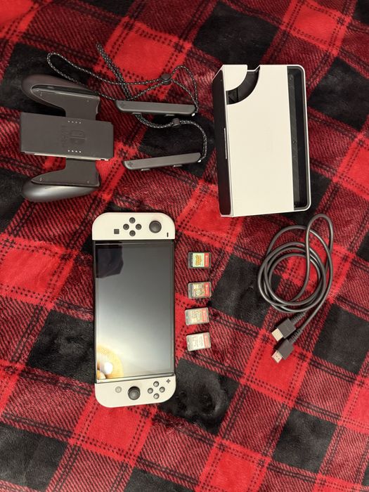 Nintendo Switch Oled plus 4 gry