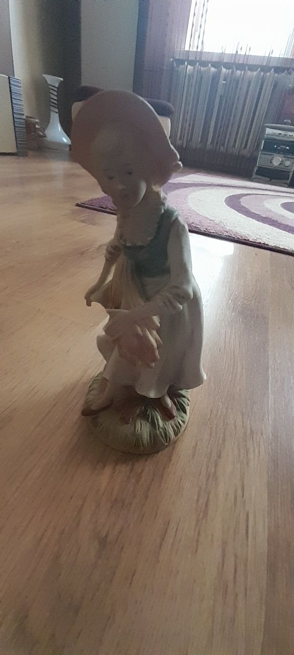 Stara figurka porcelana