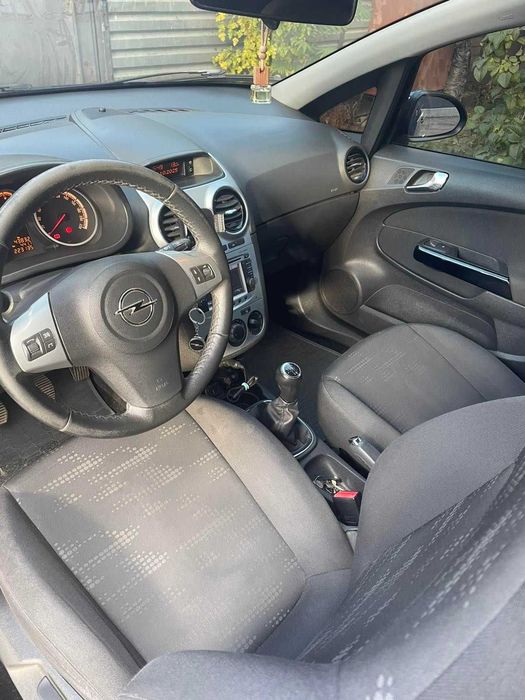 Opel Corsa 2012 б/у