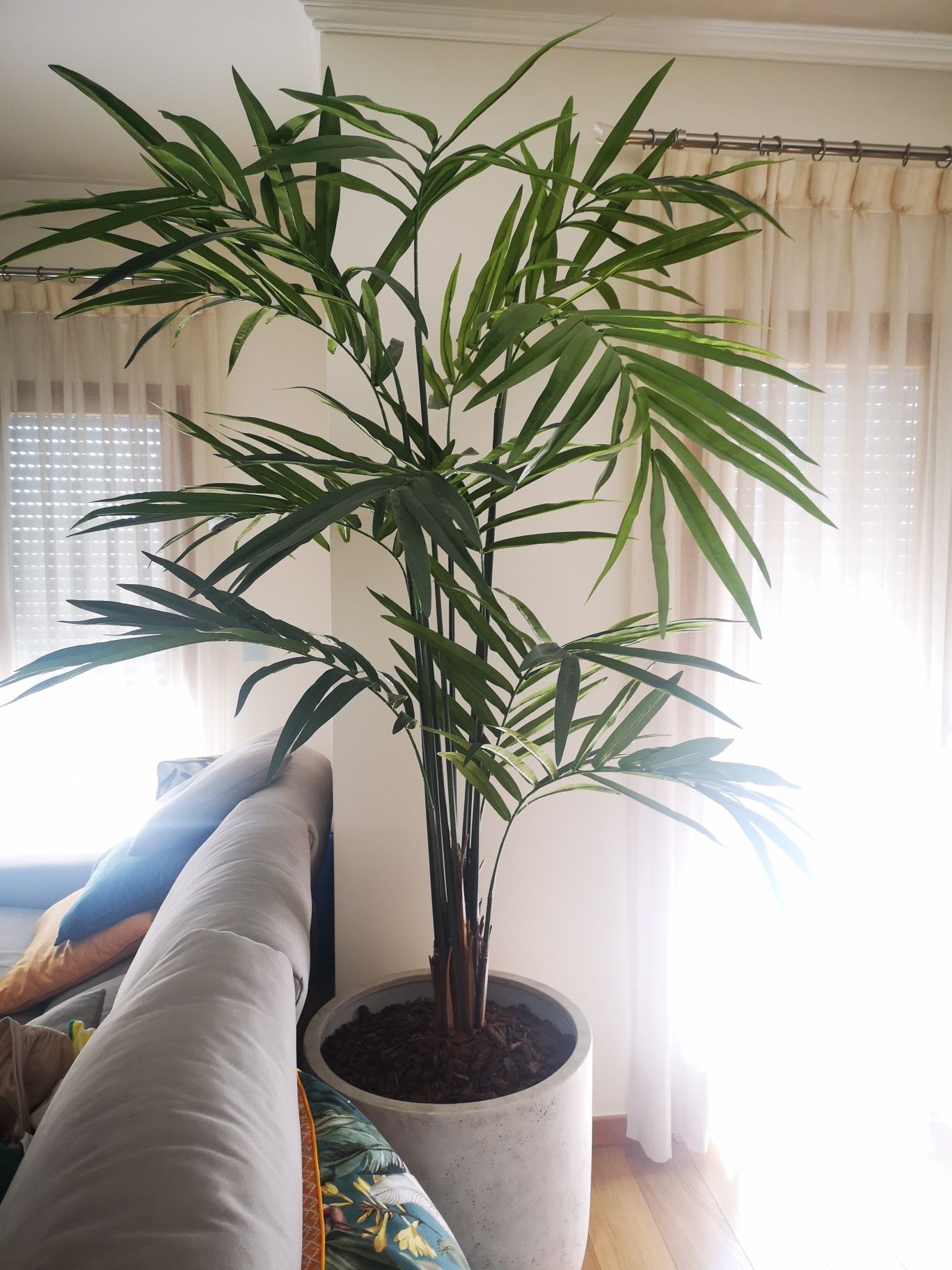 Palmeira Areca artificial de Luxo 2,6m + Vaso em pedra