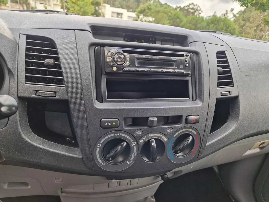 Toyota Hilux 2.5 D4-D 4x4 *Grua*