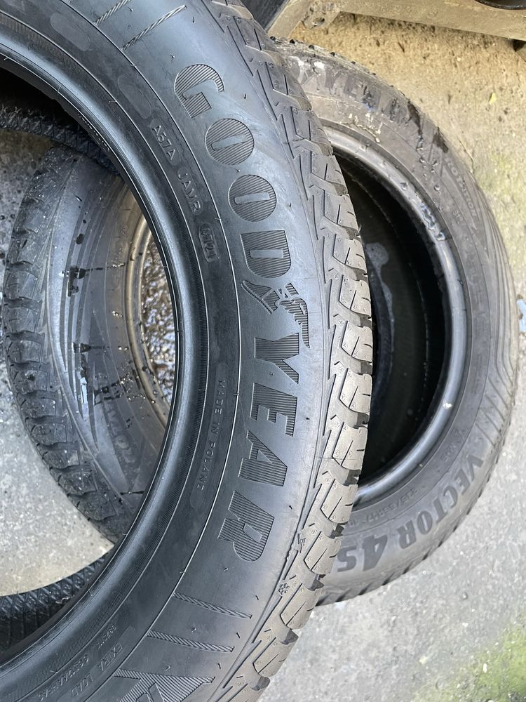 235/55 R17 Goodyear Vector 4Season GEN-2