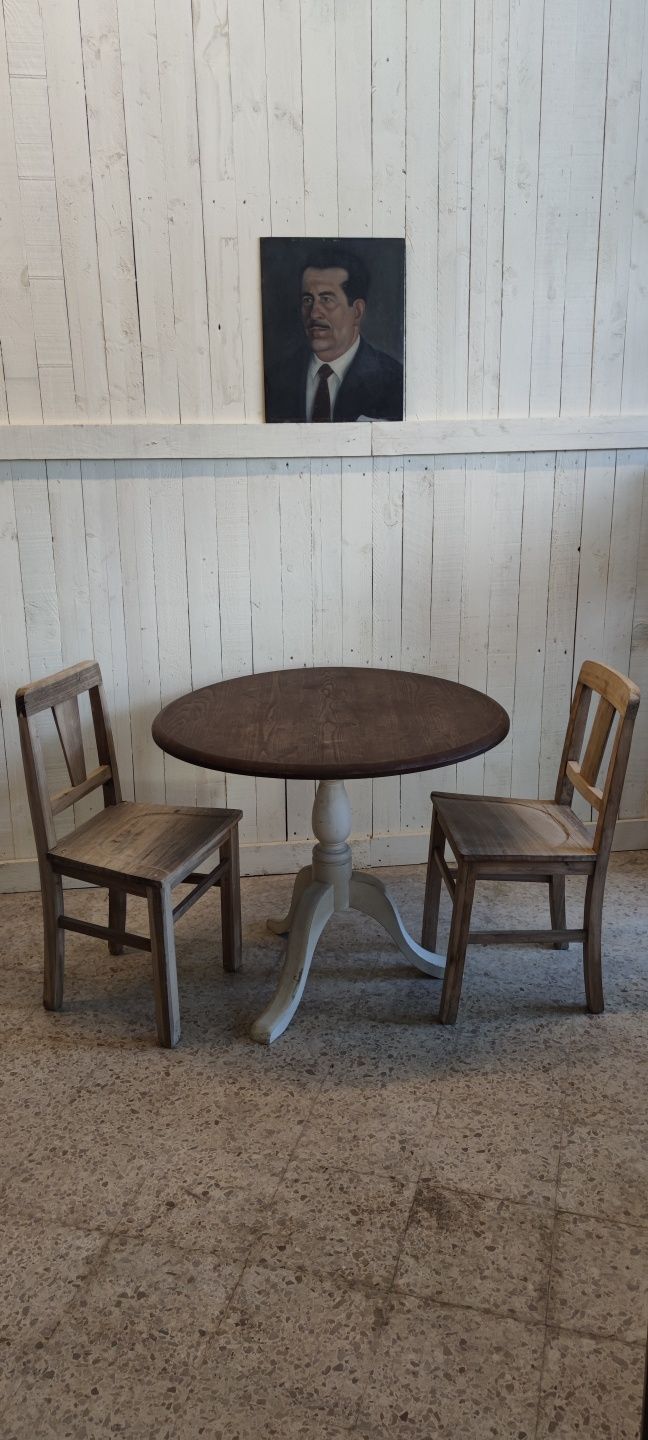 Mesa redonda em madeira vintage