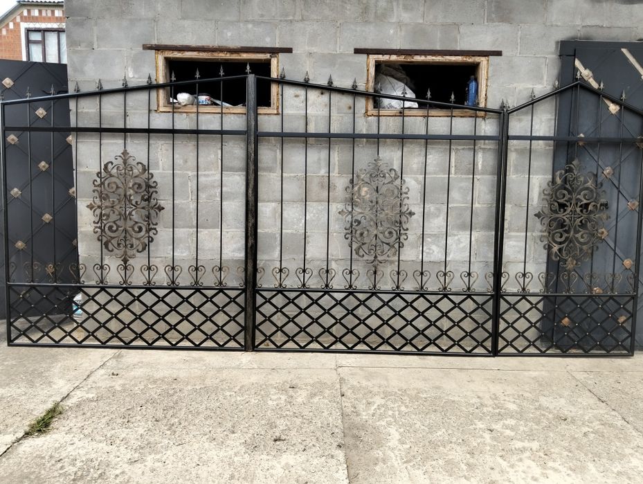 Продам металеві ворота