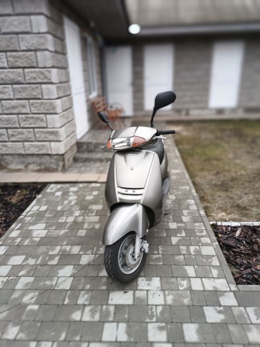 Honda AF48 Lead скутер