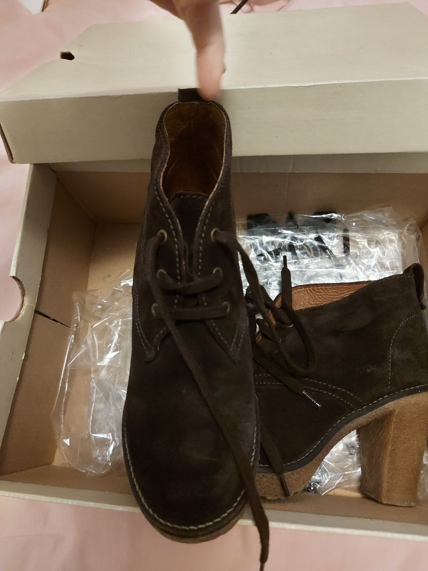 Botins Camurca Castanhos Hush Puppies