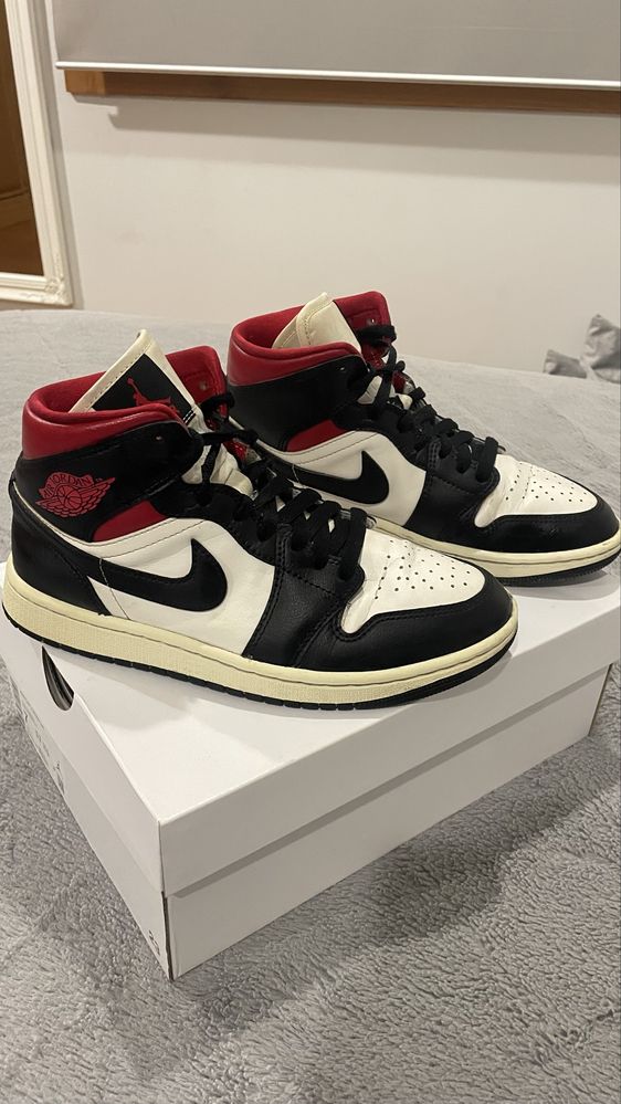 Air Jordan 1 Mid