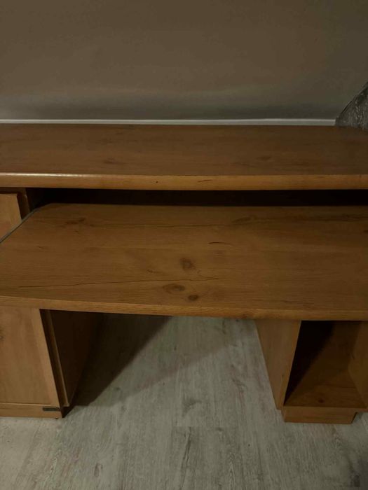 Biurko z drewna