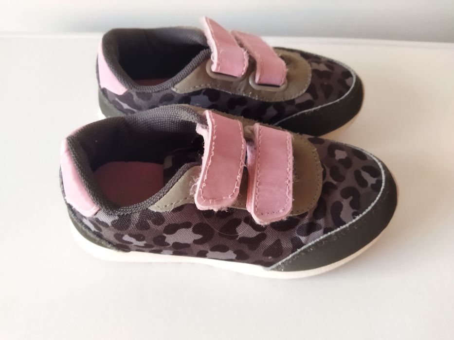 Sapatilha 26 e Sandália Gioseppo 24