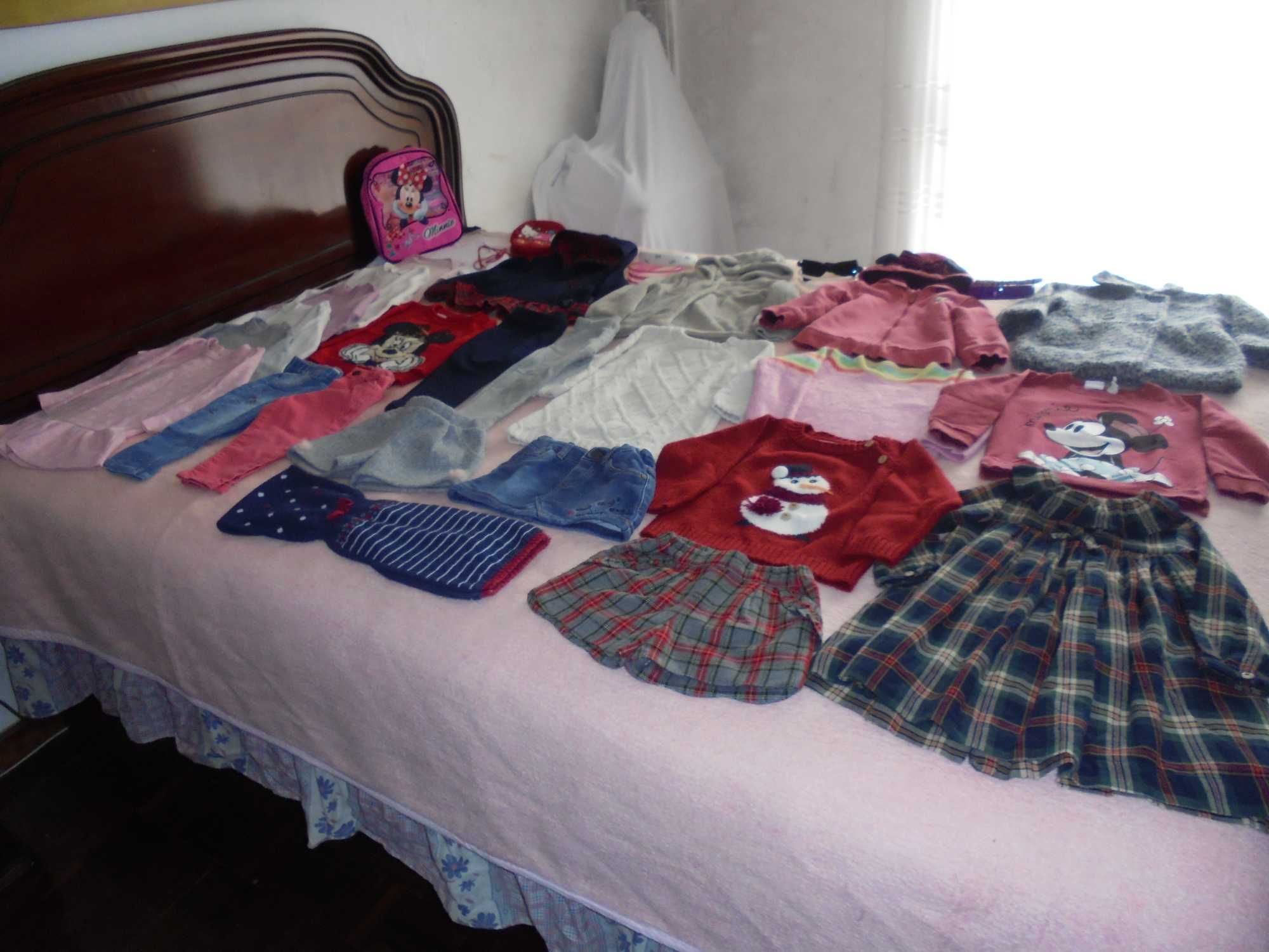 lote de roupa de menina a mochila