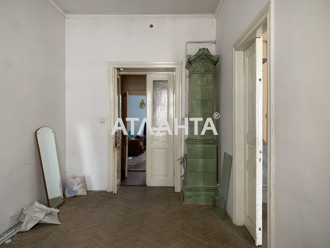Продаж просторої великої квартири в австрійському будинку