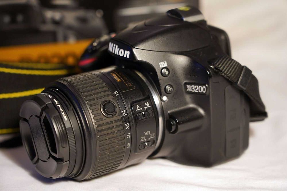 Nikon D3200 (24 Mp) + NIKKOR 18-55mm 3.5-5.6 G VR II + acessórios