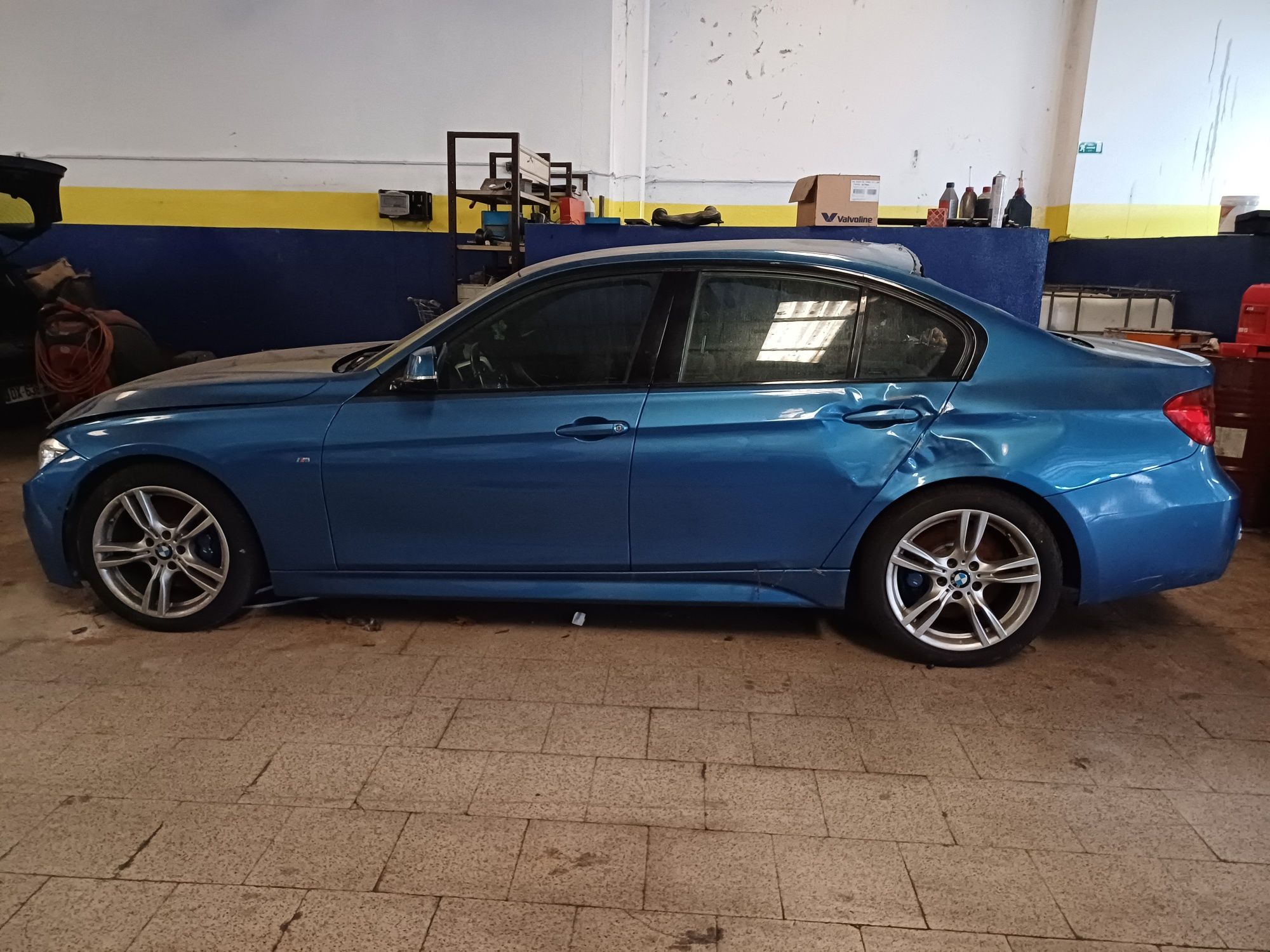 BMW 320d F30 pack M para peças