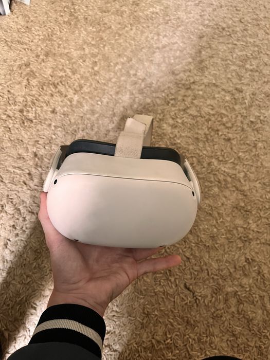 Meta oculus quest 2 64 gb не працює правий контролер!!!