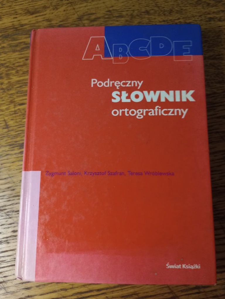 Podręczny słownik ortograficzny.