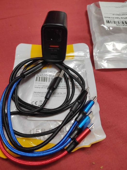 Комплект зарядки гаджетов. Блок питания с LED экраном + кабель 4 в 1