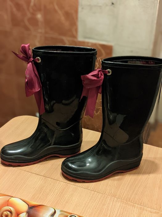 Продам Резиновые сапоги с бантом