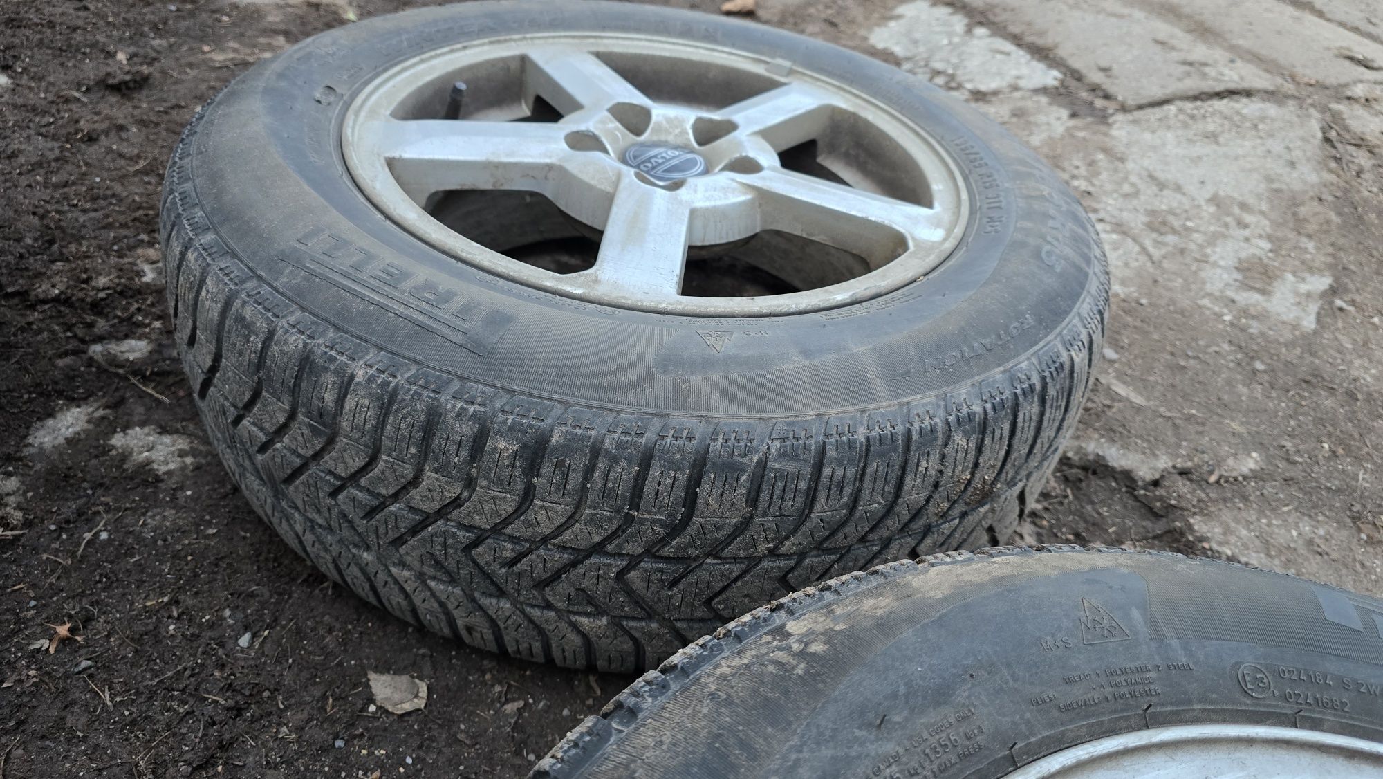 Felgi Volvo V70 oryginał Pirelli R15 195 /65 5816