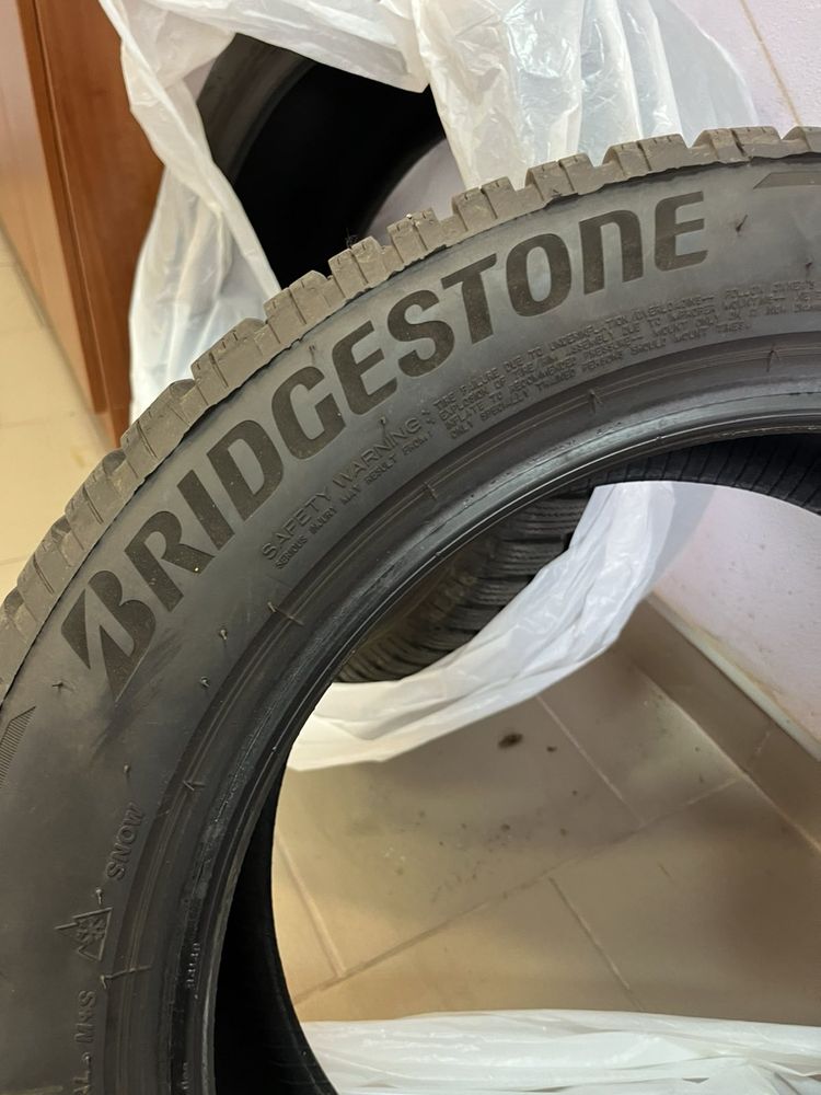 Продам зимові шини Bridgestone Blizzak LM005