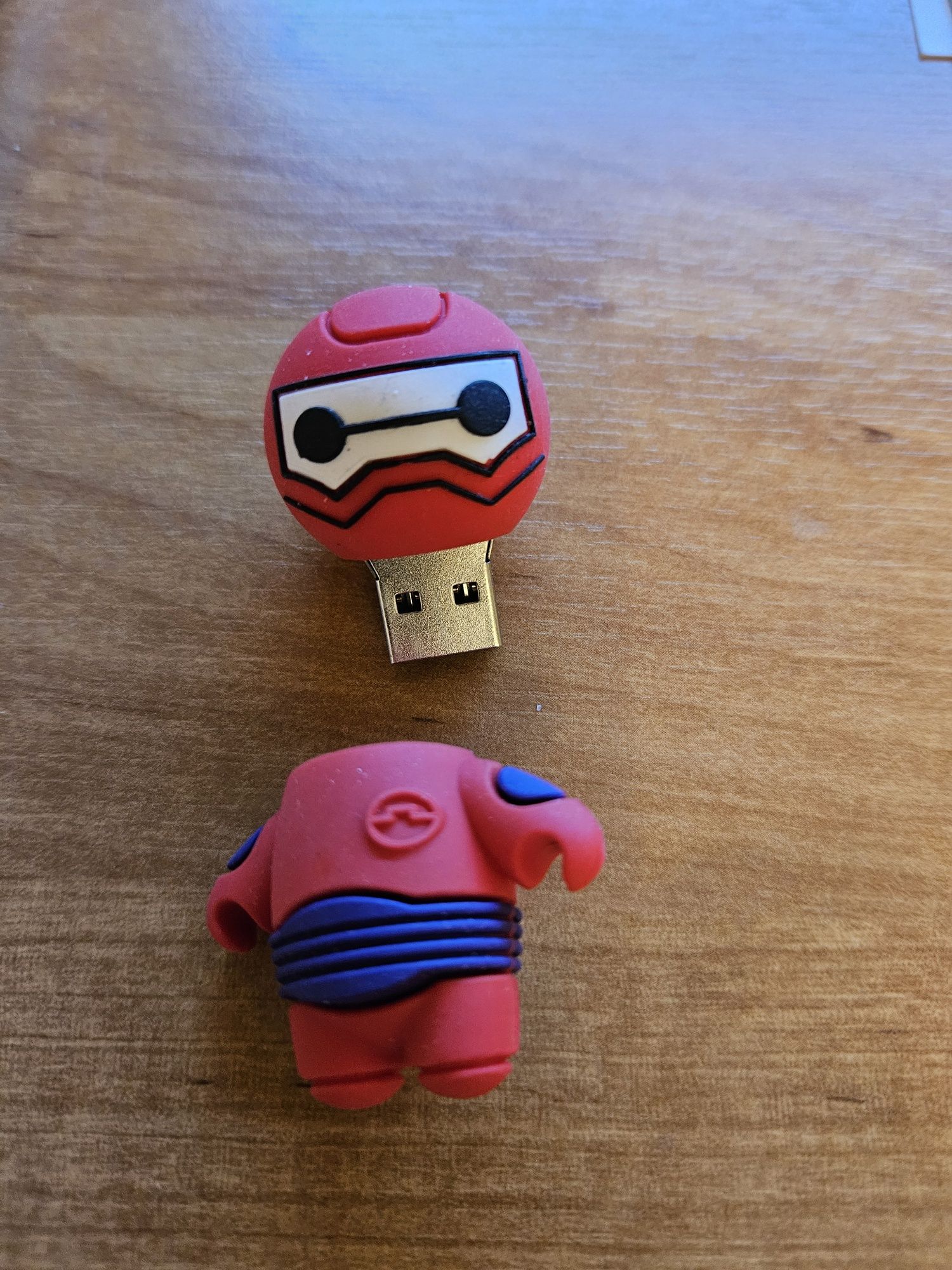 Pendrive.   robot
