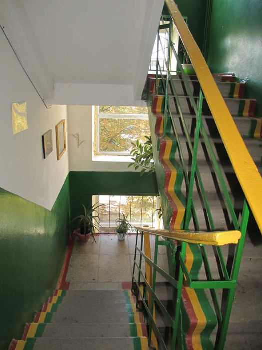 Продам 2 кім. квартиру по вул. Дніпровській (район ТЦ Грандплаза)