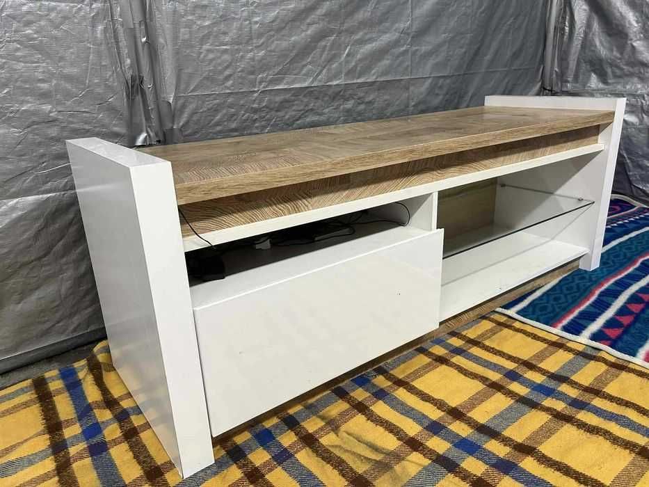 Szafka RTV z ledami 147x46x56 (możliwy transport)