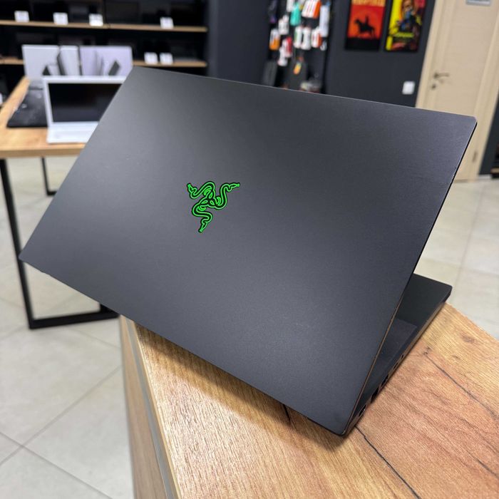 Ігровий Razer Blade [144 Гц] - i7 10750H/RTX 3070 8 GB/16 GB/256 NVME