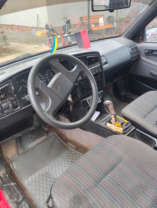 Продам Пассат б3 1.8 газ/бензин на ходу