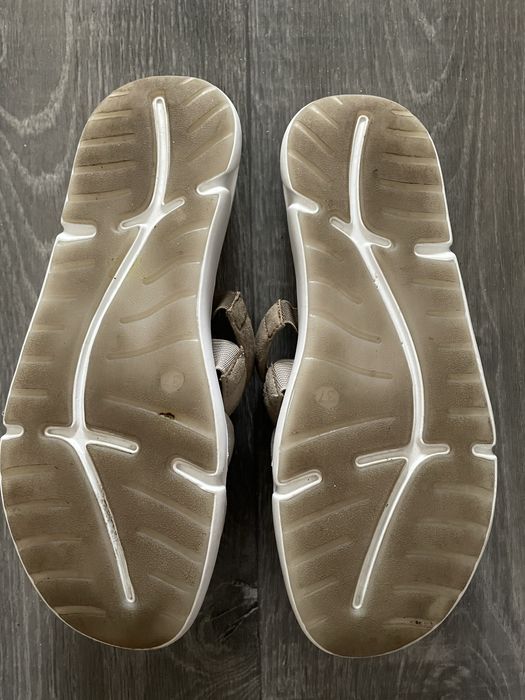 Продам Пантолети беживые натуральная кожа