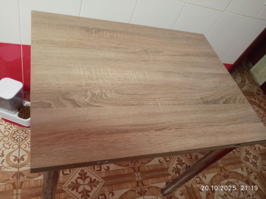 Стол кухонный раскладной.