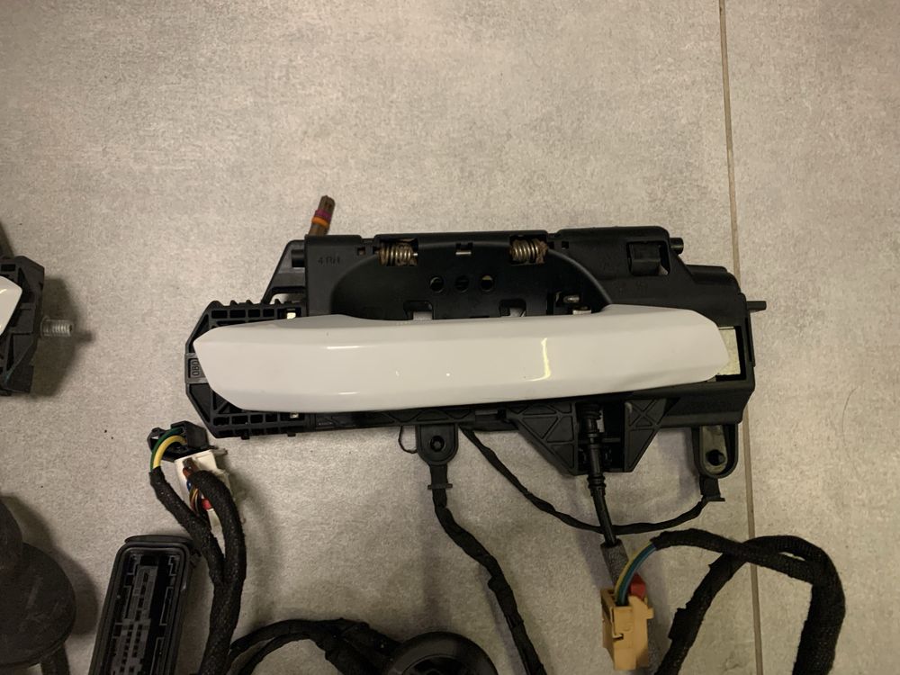Klamki Audi A4 S4 B9 komplet led keyless podświetlane ambiente ls9r