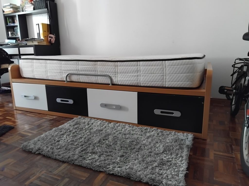 Cama de solteiro com 4 gavetas