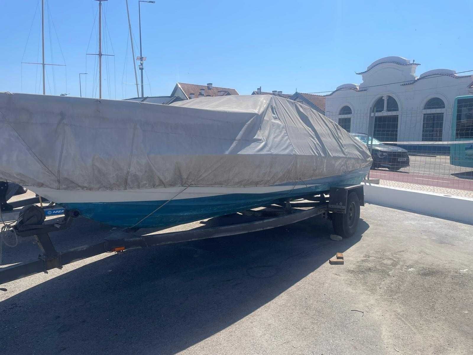 Bayliner Capri 2052 com atrelado