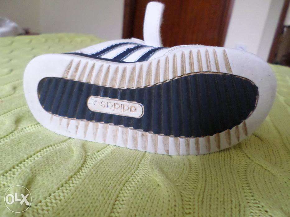 Sapatilhas / ténis Adidas 26